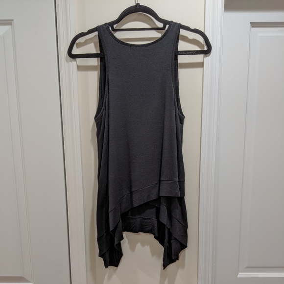 love, FIRE Overlapping Back with Sharkbite Hem Top - Picture 5 of 8